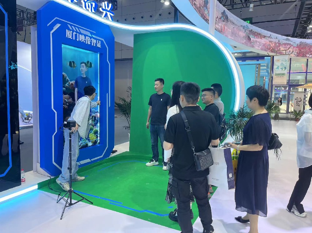 3D全息舱：未来科技的互动窗口，开启沉浸式体验新篇章